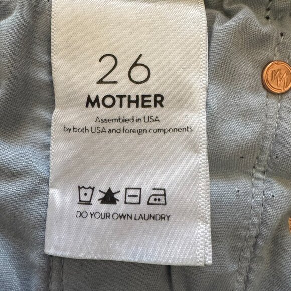 MOTHER Jeans; The Weekender Fray; Size 26; Tongue in Cheek Dark Blue Flare Jeans - Picture 6 of 9